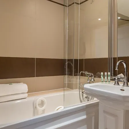 Crystal Hotel 3*
